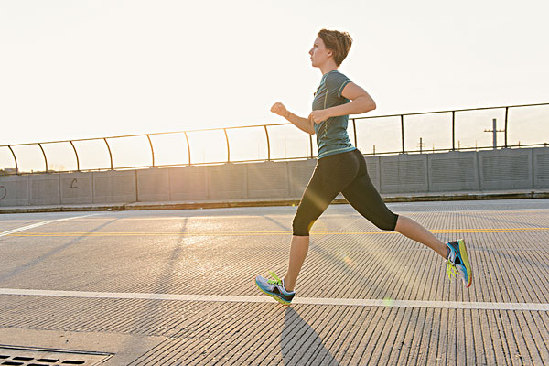 女性跑步益处多 但姿势不对膝盖受罪